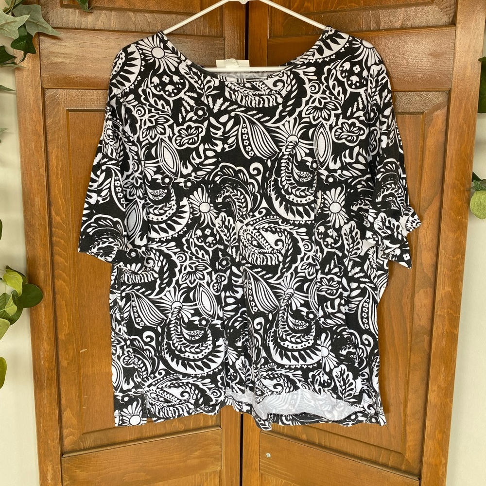 Plus size black and white shirt